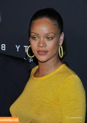 Rihanna photo #1520