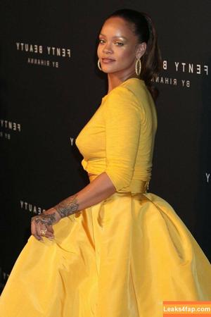 Rihanna photo #1522