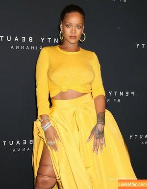 Rihanna photo #1524