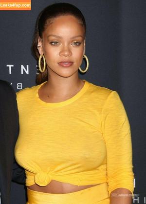 Rihanna photo #1525