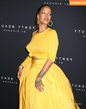 Rihanna photo #1530