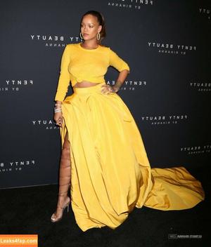 Rihanna photo #1531