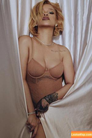 Rihanna photo #1543