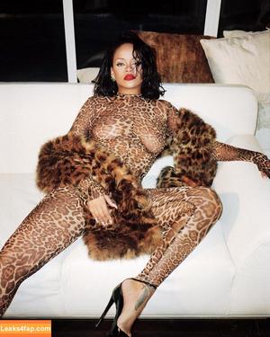 Rihanna photo #1551