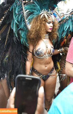 Rihanna photo #1588
