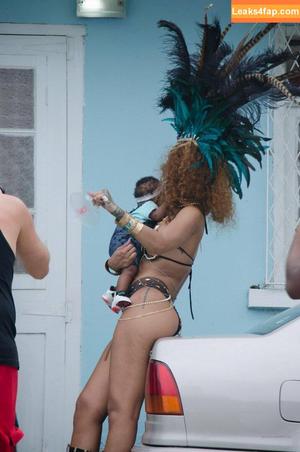 Rihanna photo #1603