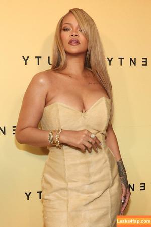 Rihanna photo #1643