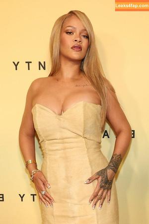 Rihanna photo #1647