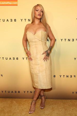 Rihanna photo #1650