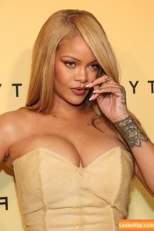 Rihanna photo #1653