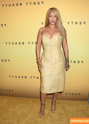 Rihanna photo #1658