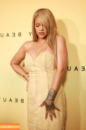 Rihanna photo #1659