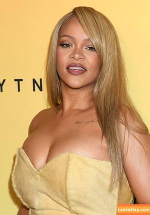Rihanna photo #1673