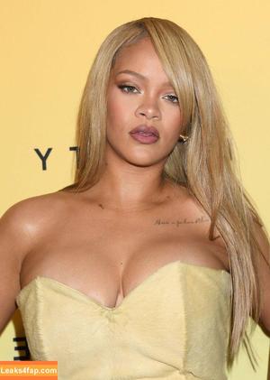 Rihanna photo #1678