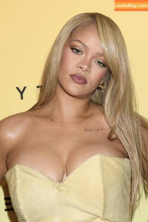 Rihanna photo #1685