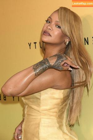 Rihanna photo #1687