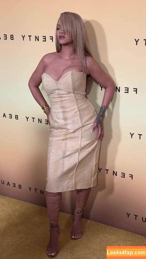 Rihanna photo #1700