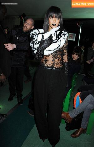 Rihanna photo #1729