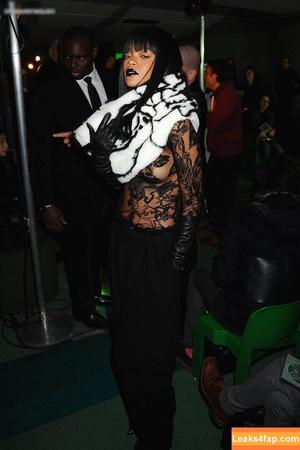 Rihanna photo #1730