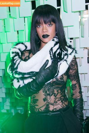 Rihanna photo #1735