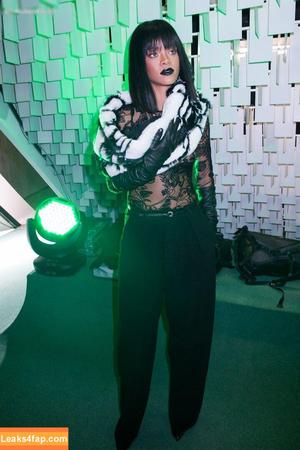 Rihanna photo #1737
