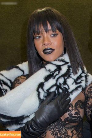 Rihanna photo #1739