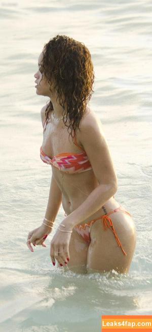 Rihanna photo #1784