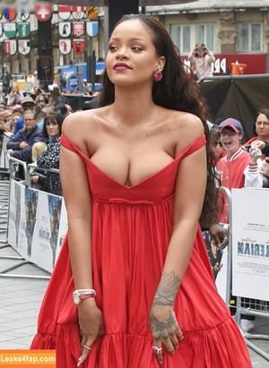 Rihanna photo #1813