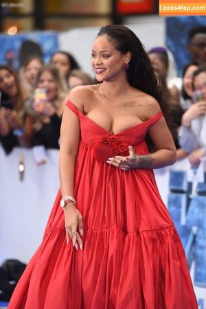 Rihanna photo #1815