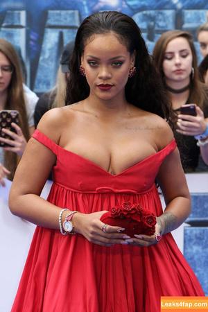 Rihanna photo #1816