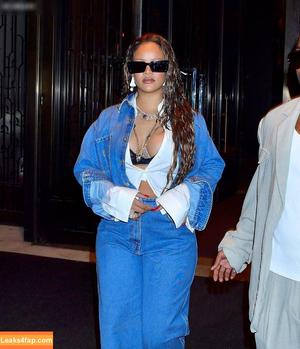 Rihanna photo #1885
