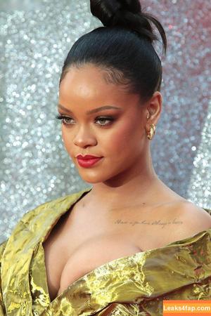 Rihanna photo #1910