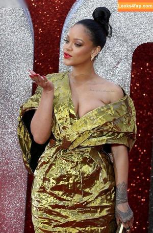 Rihanna photo #1915