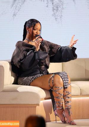Rihanna photo #1924