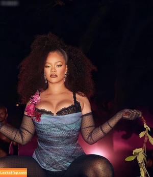 Rihanna photo #1952