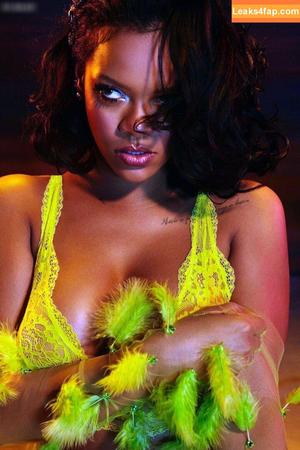 Rihanna photo #1971