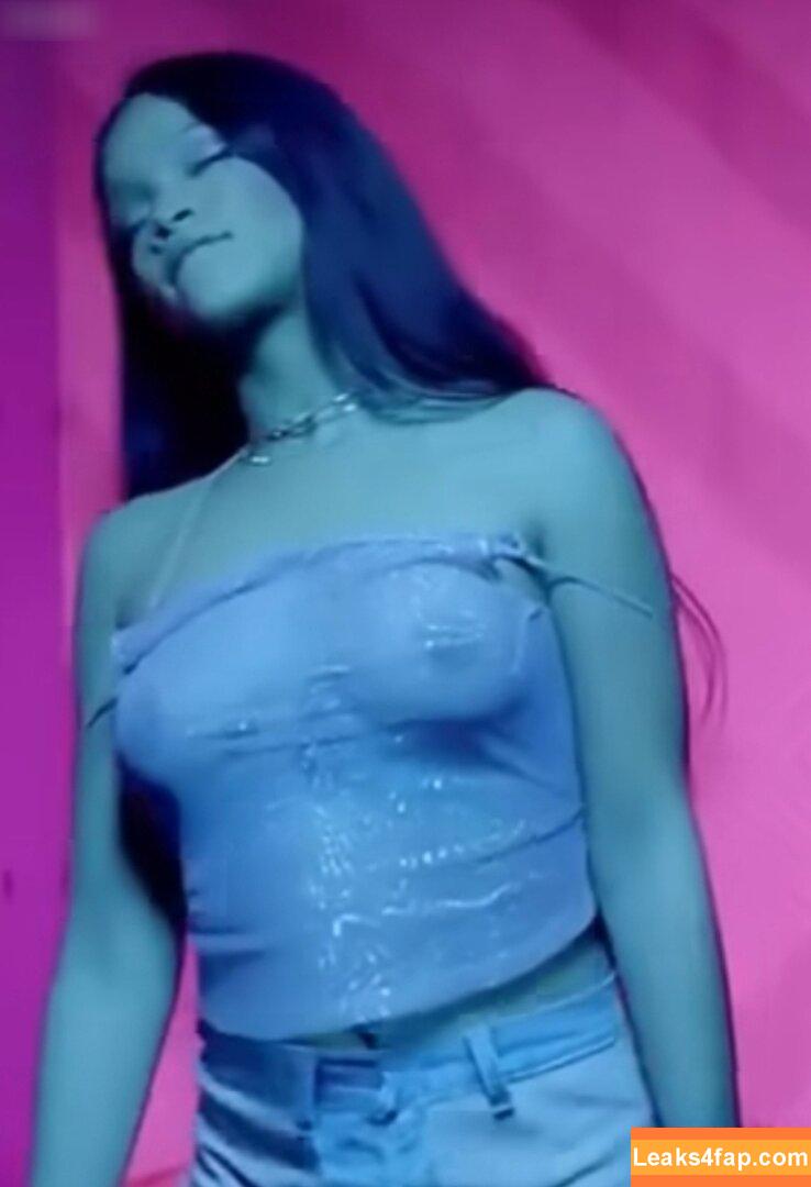 Rihanna / badgalriri leaked photo photo #2062