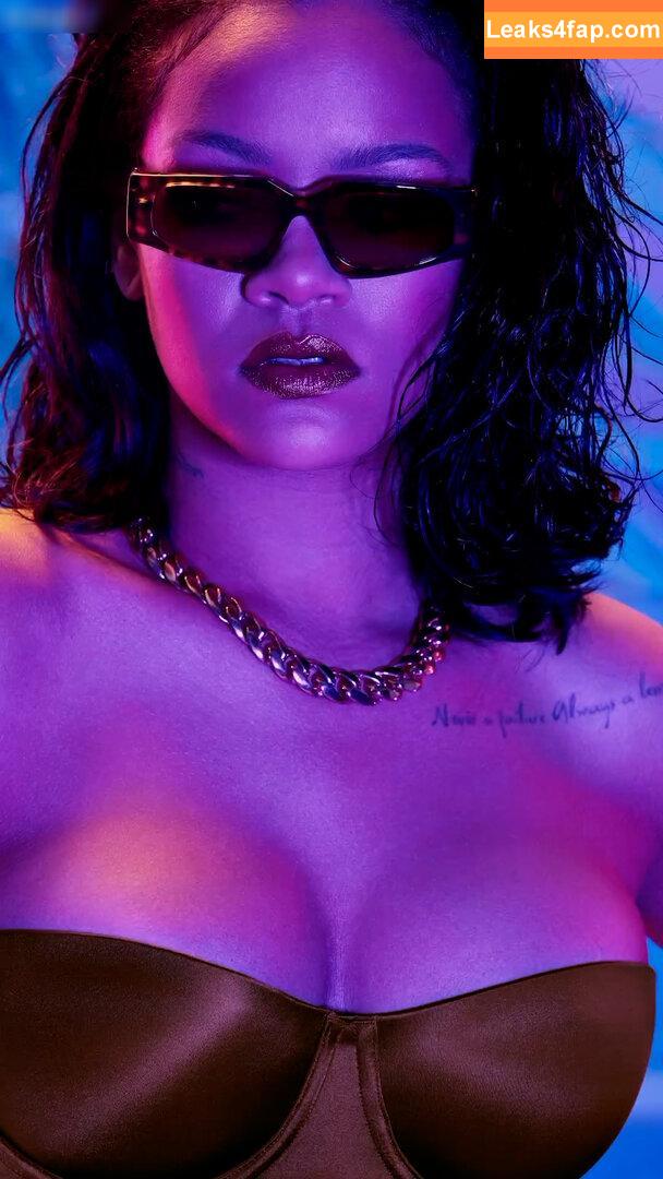 Rihanna / badgalriri leaked photo photo #2084