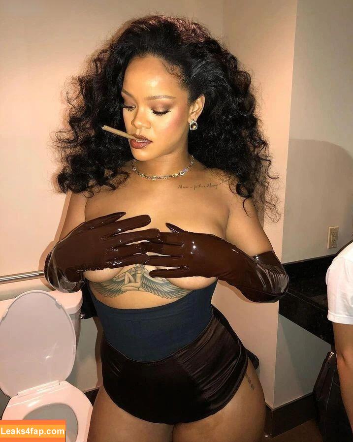 Rihanna / badgalriri leaked photo photo #2086