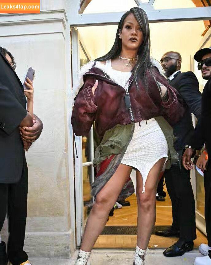 Rihanna / badgalriri leaked photo photo #2092