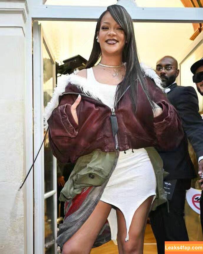 Rihanna / badgalriri leaked photo photo #2096