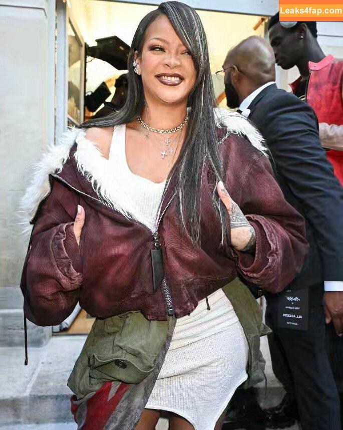Rihanna / badgalriri leaked photo photo #2097