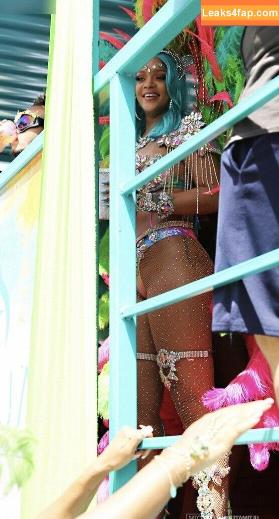 Rihanna / badgalriri leaked photo photo #2166