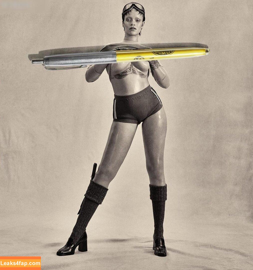 Rihanna / badgalriri leaked photo photo #2189