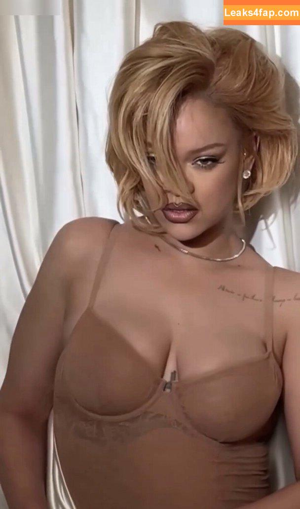 Rihanna / badgalriri leaked photo photo #2194
