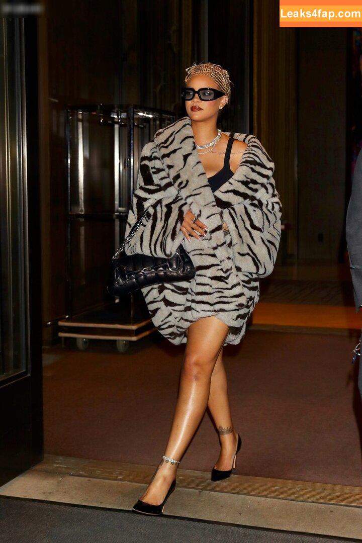Rihanna / badgalriri leaked photo photo #2196
