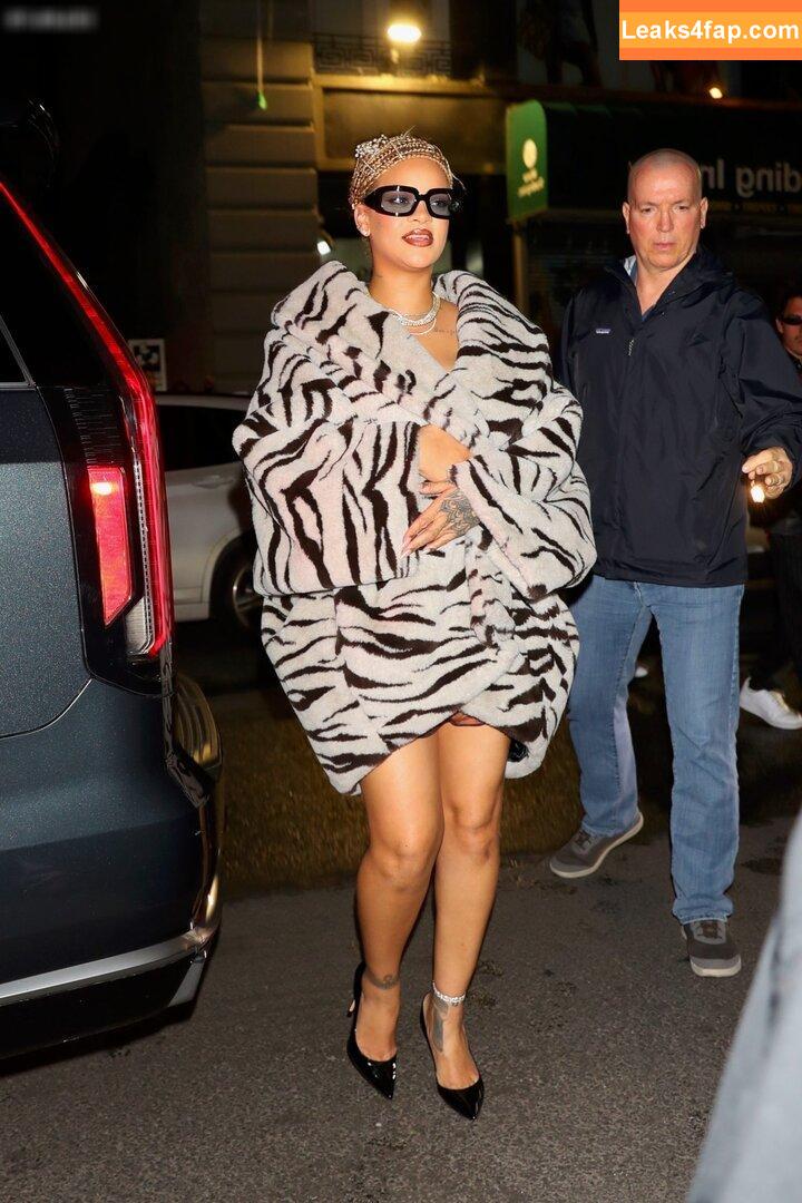 Rihanna / badgalriri leaked photo photo #2200