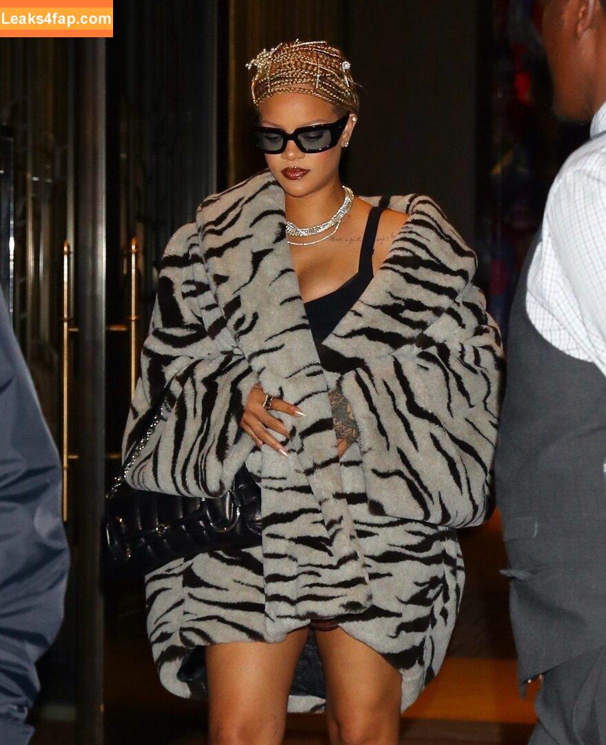 Rihanna / badgalriri leaked photo photo #2207
