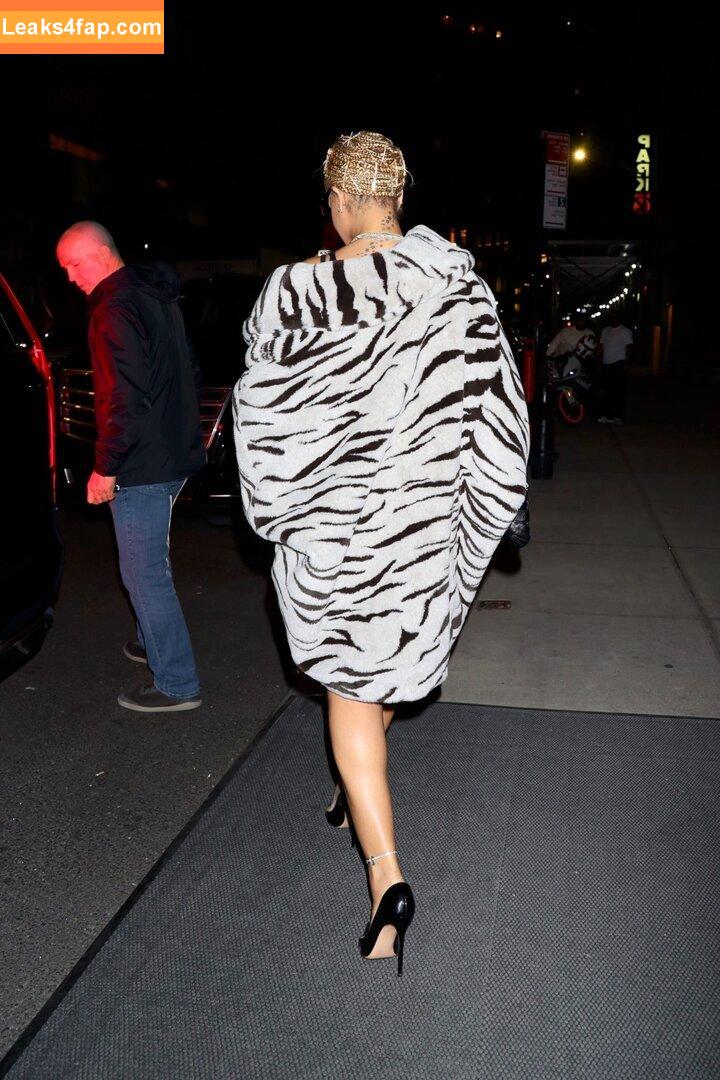 Rihanna / badgalriri leaked photo photo #2209