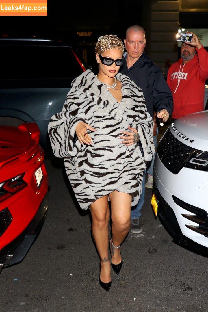 Rihanna / badgalriri leaked photo photo #2211